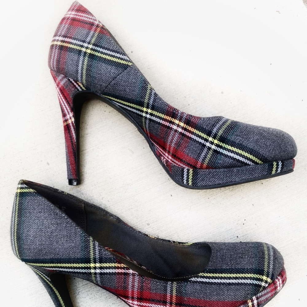Plaid pumps